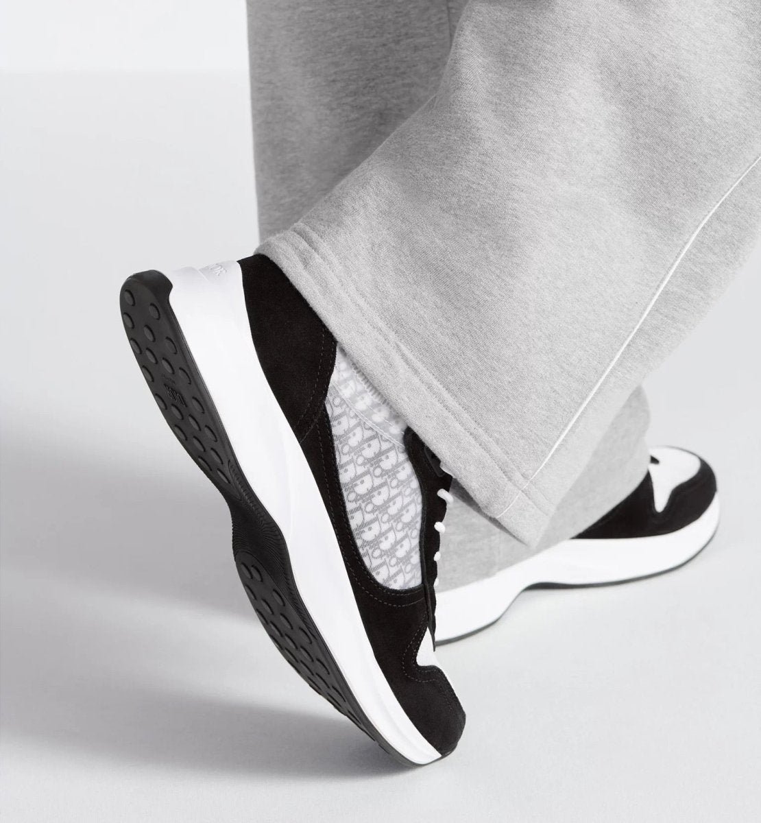 'B25' Sneaker - StyleOutlet