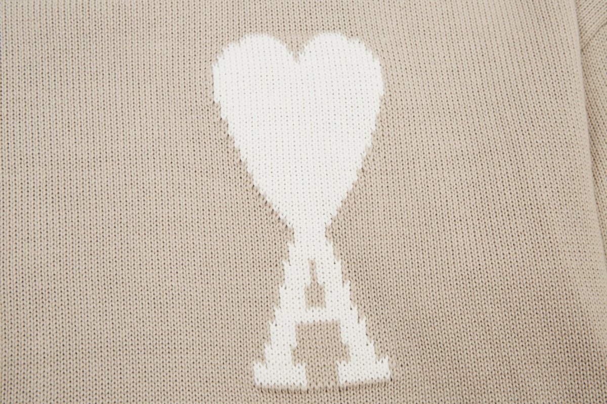 'Heart' - Sweater - StyleOutlet