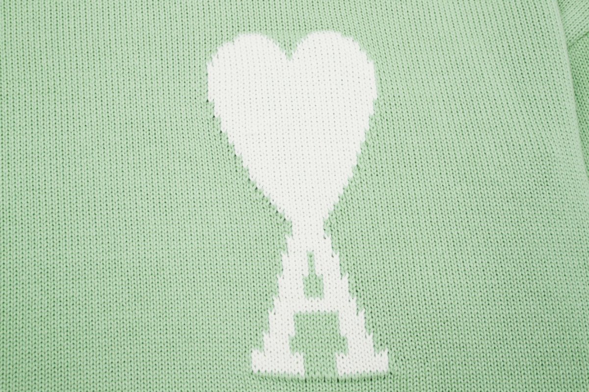 'Heart' - Sweater - StyleOutlet